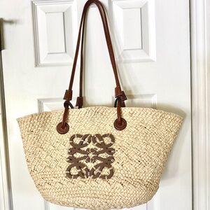 Straw handbag with brown leather handles